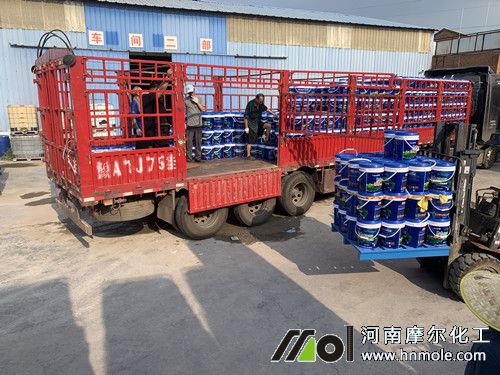 30摩根桶裝肥裝車中2 30摩根桶裝肥裝車中2